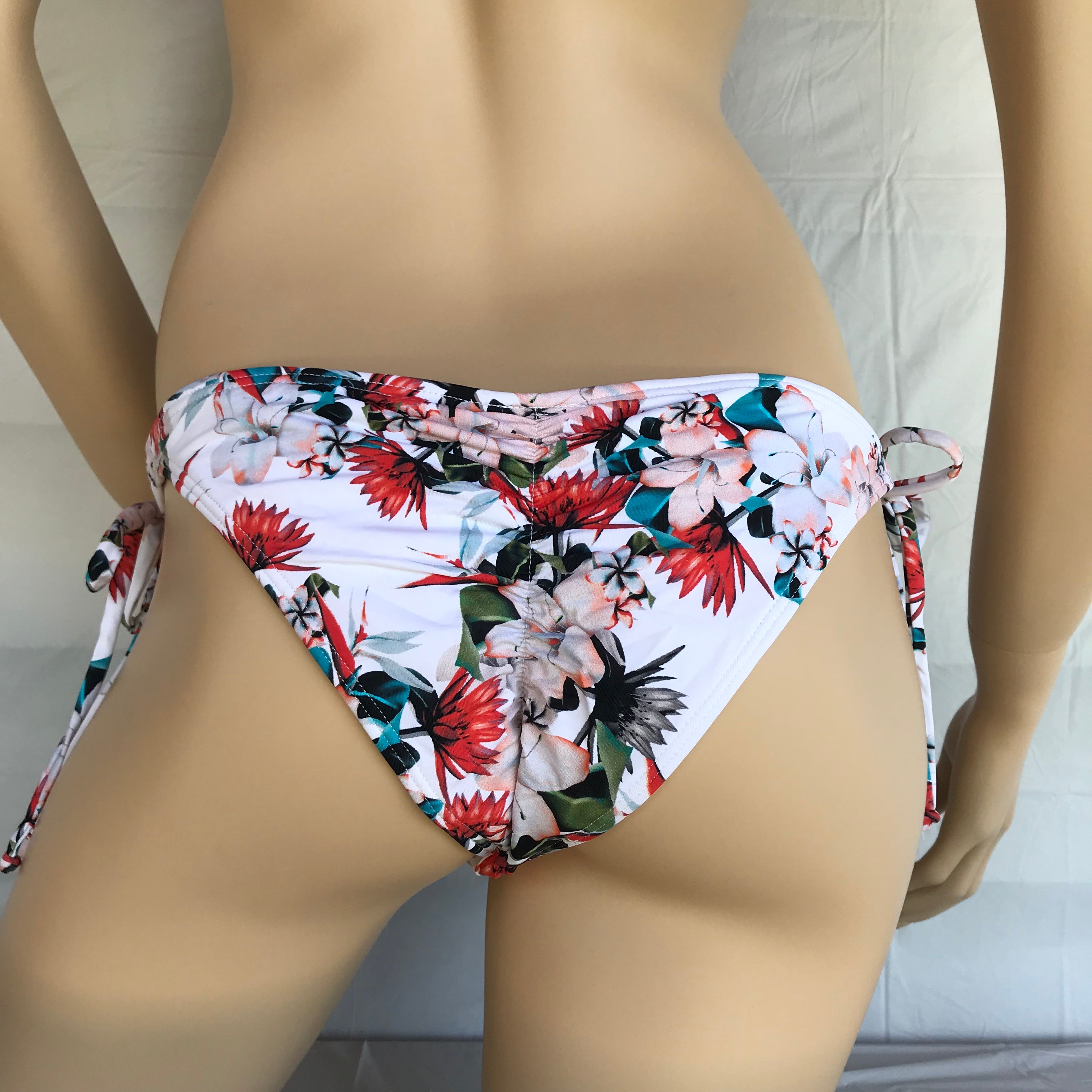 String Scrunch Bikini Bottom – NVeeUs